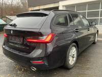 Pogled od pozadi desno