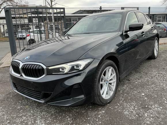 Pogled od napred levo