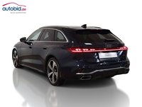 Skats no kreisās puses aizmugurē