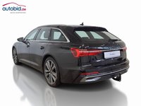 Skats no kreisās puses aizmugurē