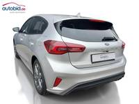 Vaade tagant vasakult