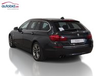 Skats no kreisās puses aizmugurē