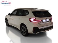 Skats no kreisās puses aizmugurē