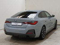 Skats no labās puses aizmugurē