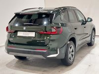 Skats no labās puses aizmugurē