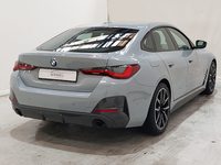 Pogled od pozadi desno