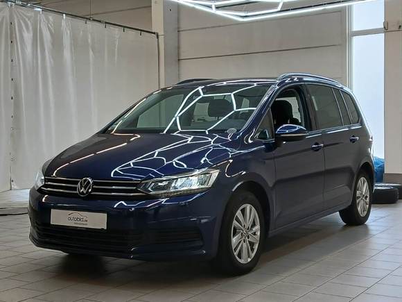 Skats no kreisās puses priekšā