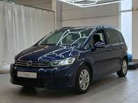 Skats no kreisās puses priekšā