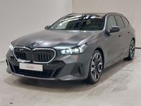 Skats no kreisās puses priekšā