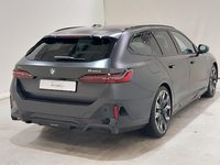 Skats no labās puses aizmugurē