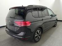 Skats no labās puses aizmugurē