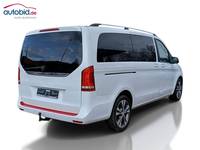 Skats no labās puses aizmugurē