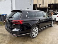 Pogled od pozadi desno