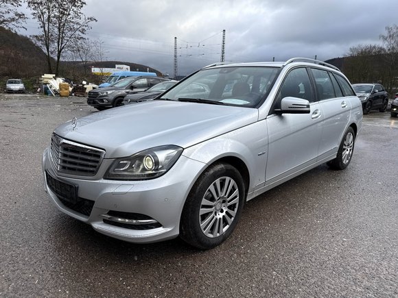 Pogled od napred levo