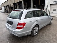 Pogled od pozadi desno