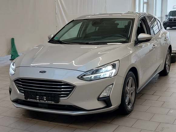 Pogled od napred levo