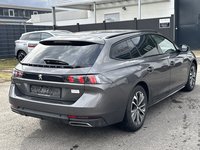 Pogled od pozadi desno