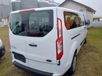 Pogled od pozadi desno