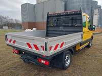 Pogled od pozadi desno