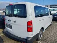 Pogled od pozadi desno