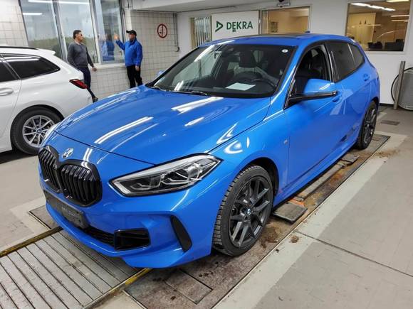 Pogled od napred levo