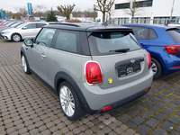 Vaade tagant vasakult