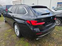 Vaade tagant vasakult