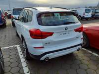 Vaade tagant vasakult