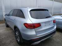 Vaade tagant vasakult