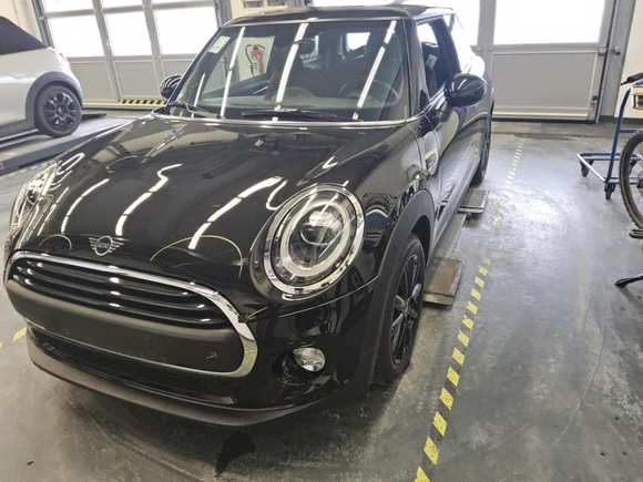 Pogled sprijeda lijevo