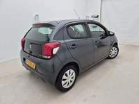 Pogled od pozadi desno