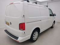 Pogled od pozadi desno