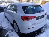 Vaade tagant vasakult