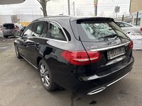 Vue de l’arrière gauche