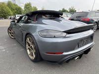 Vue de l’arrière gauche