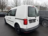 Vue de l’arrière gauche