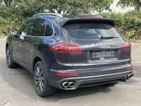 Vue de l’arrière gauche