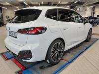 Pogled od pozadi desno