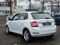 Vue de l’arrière gauche