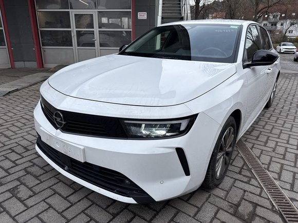 Pogled od napred levo