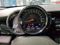 Pohled na přístrojovou desku