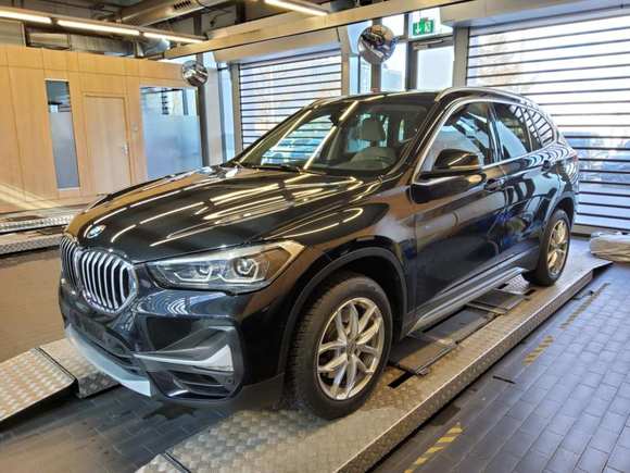 Pogled sprijeda lijevo