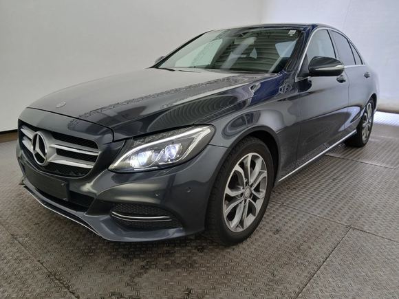 Pogled od napred levo