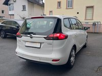 Pogled od pozadi desno