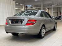 Aanzicht achter rechts