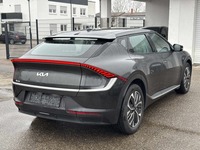 Pogled od pozadi desno