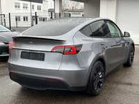 Pogled od pozadi desno