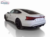 Skats no kreisās puses aizmugurē