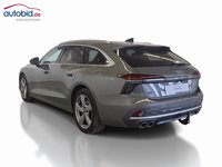 Skats no kreisās puses aizmugurē