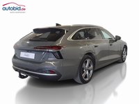 Skats no labās puses aizmugurē